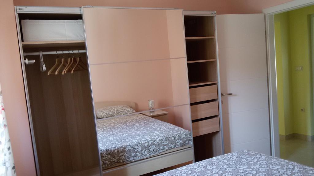 Apartman Viktorija Apartamento Vodice Exterior foto