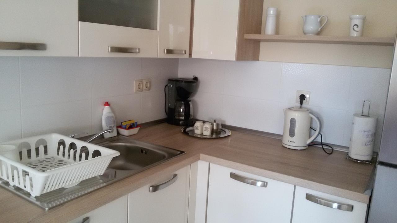 Apartman Viktorija Apartamento Vodice Exterior foto